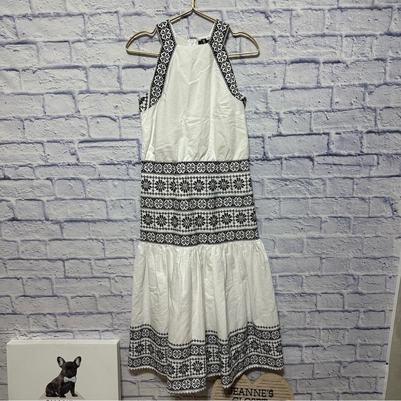 Ann Taylor Petite Embroidered Halter Midi Dress |
Size 0 - Picture 4 of 13